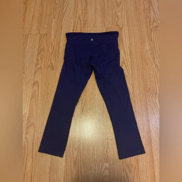 Lululemon 20” cropped, reversible leggings - Size 4 - Picture 3 of 9